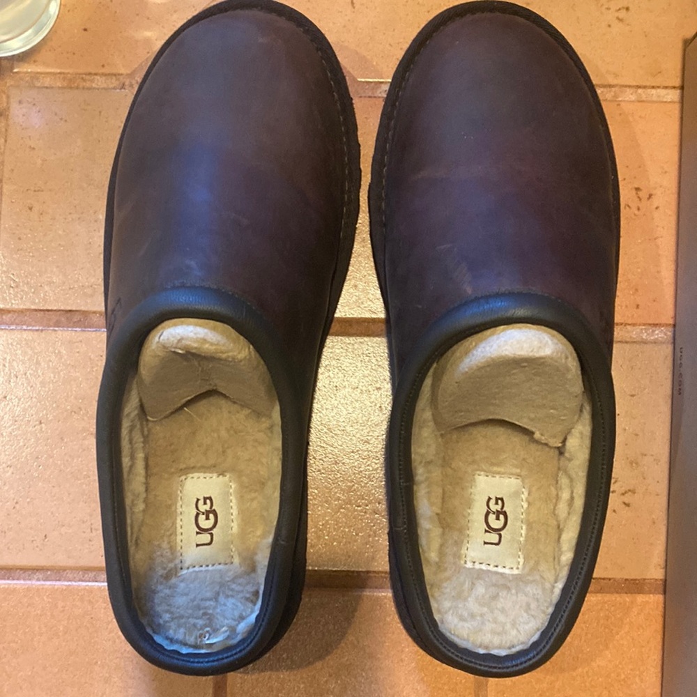 UGGs Men’s BRAND NEW NEVER WORN Dark Brown Leather Classic Clog - Size 10